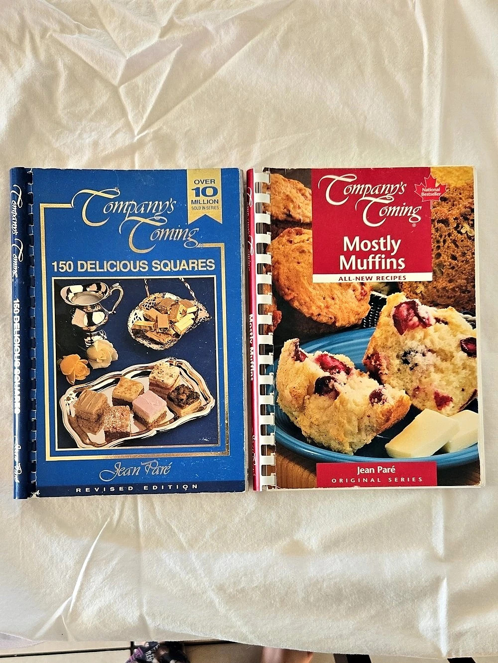 Jean Paré 150 Delicious Squares & Mostly Muffins Cookbook Set Blue & Red